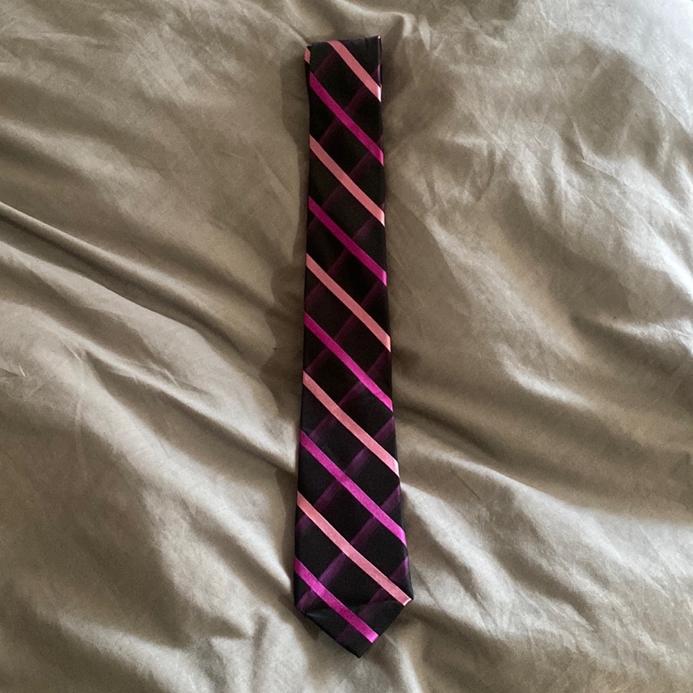 Croft & Barrow Black and Pink Tie